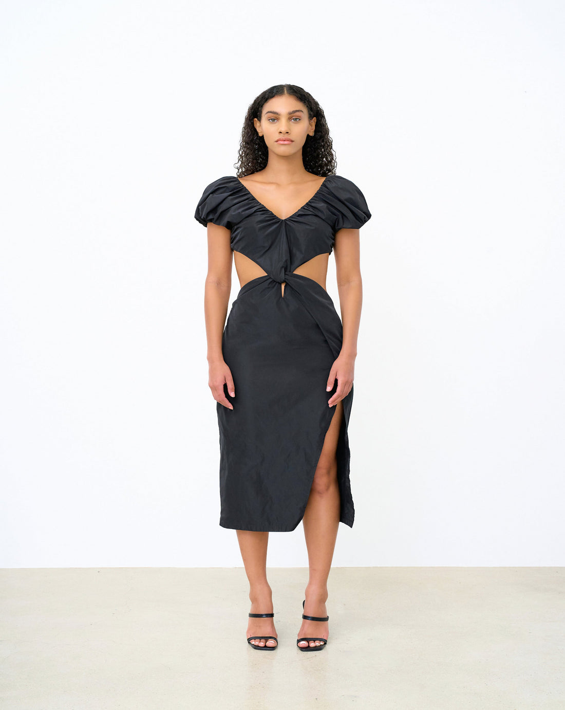 Midi dress with balloon cap sleeves and a cut-out detai